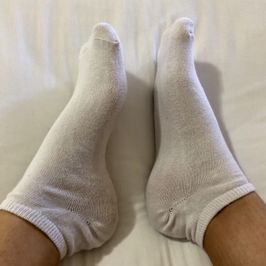 WHITE ANKLE SOCKS