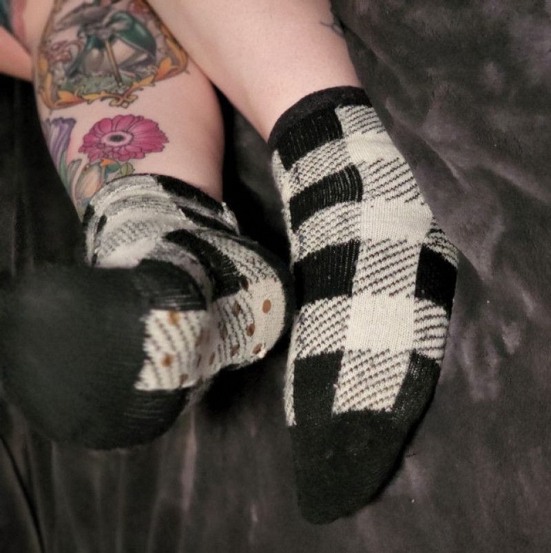 Black and White Reading Socks