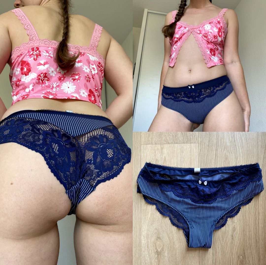 Wet lace bow panties