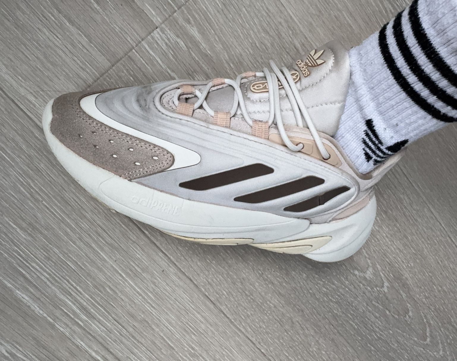 Adidas Ozelia rare color: Beige Black Pink