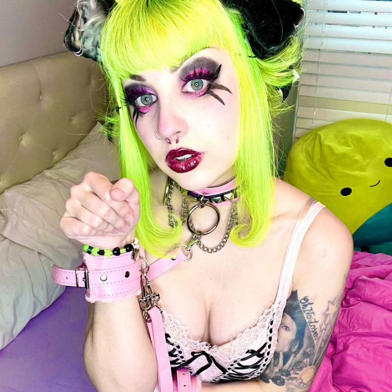 Pastel Goth BDSM Puppygirl Vid and Pics