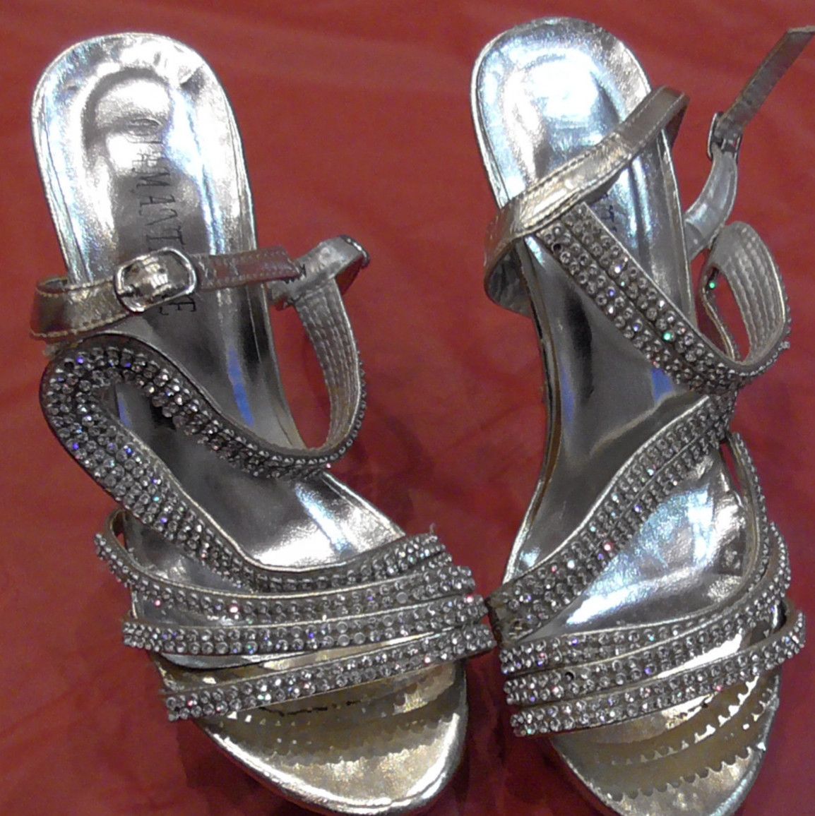 SILVER SHOES WITH HIGH HEEL AND RHINESTONE