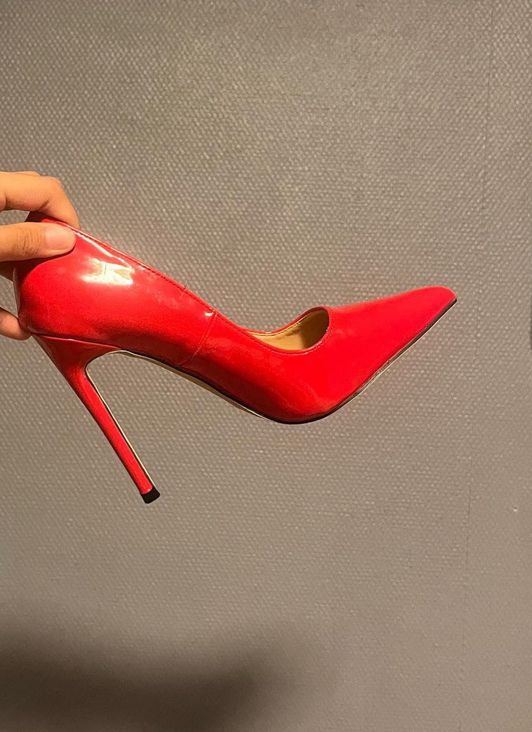 Red Heel used