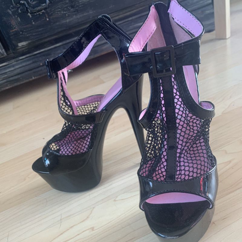 Used Black Ellie Platform Heels