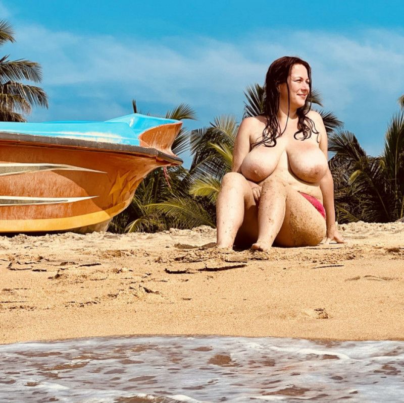 Naked nonnaked boobs on Negombo beach