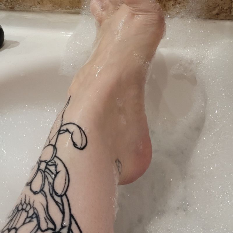 bubble bath feet photoset