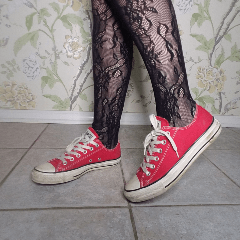 dirty red converse