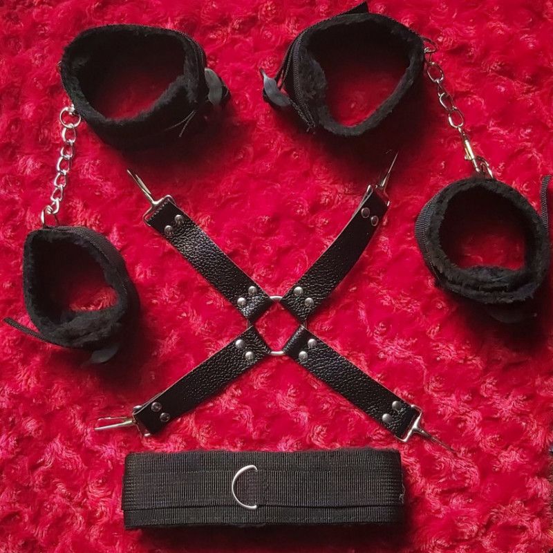 Black cuff set