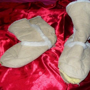 SUPER Worn Ugg Knockoff Slippers