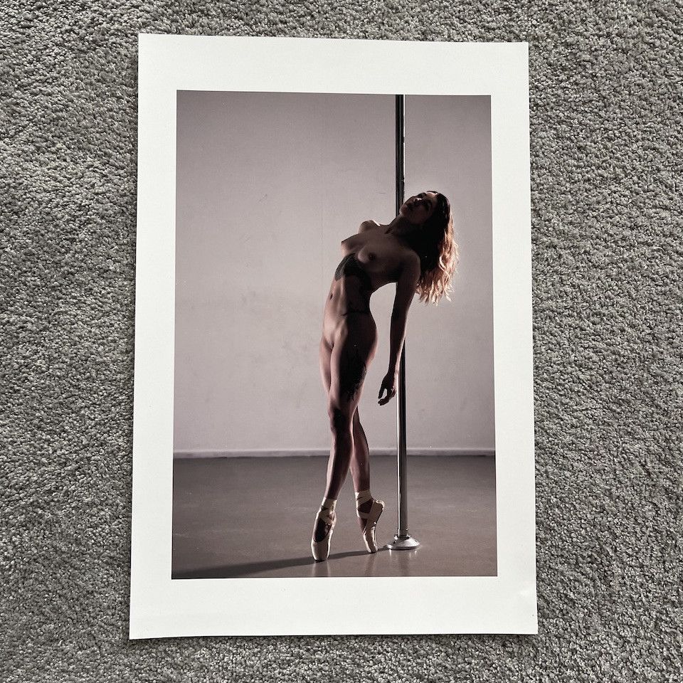 PHOTO PRINT NUDE DANCER