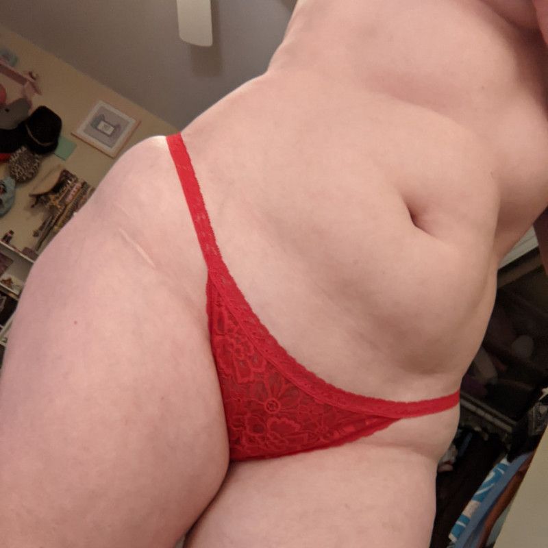 SUPER SEXY Red Lace Thong