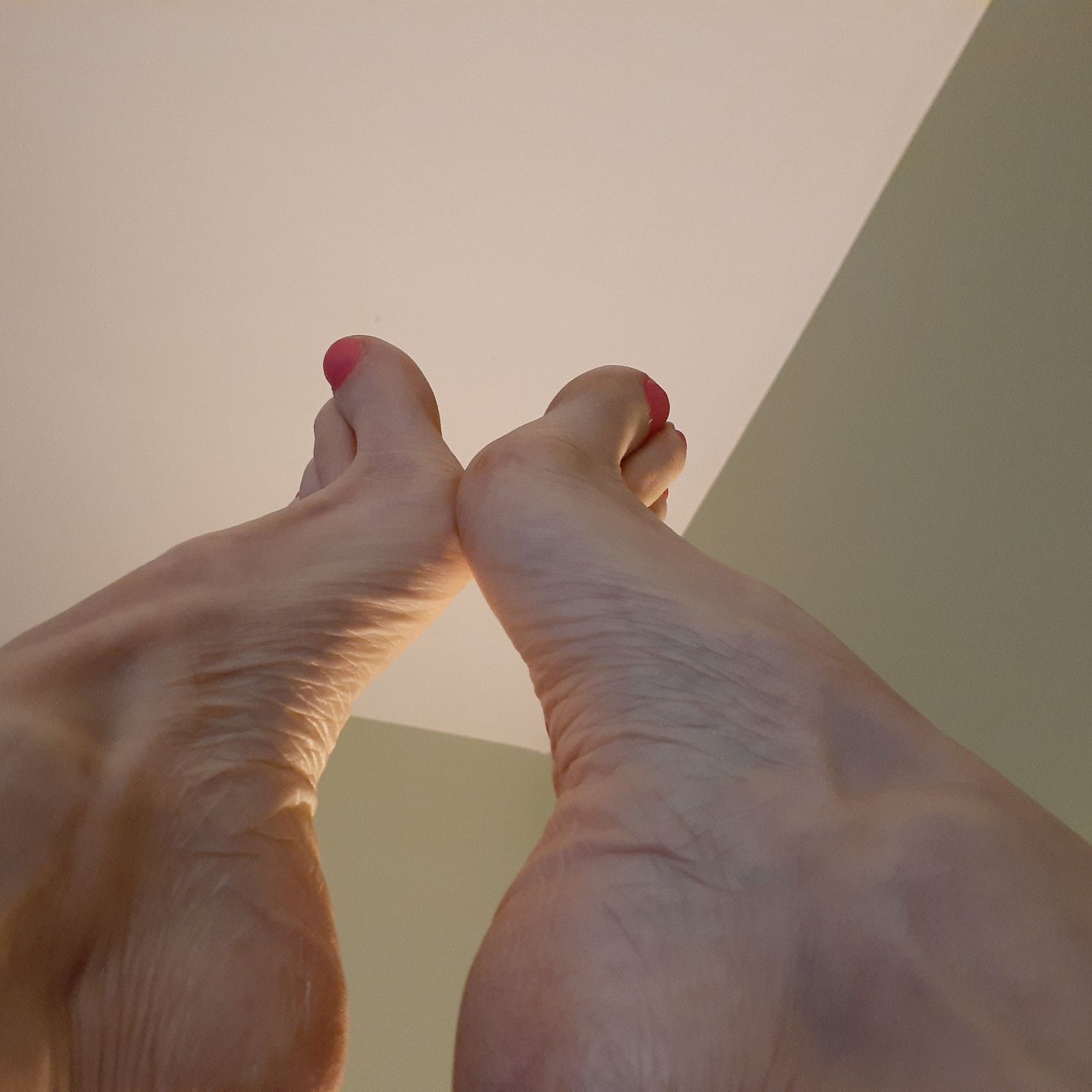 feet toe nail