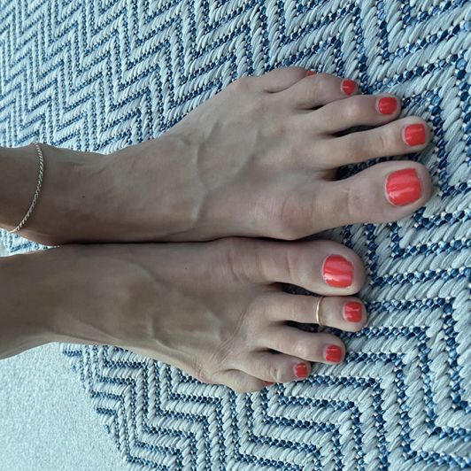 Support my pedicure and get a video call to see the results