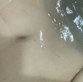 Bellybutton bathtub photo set