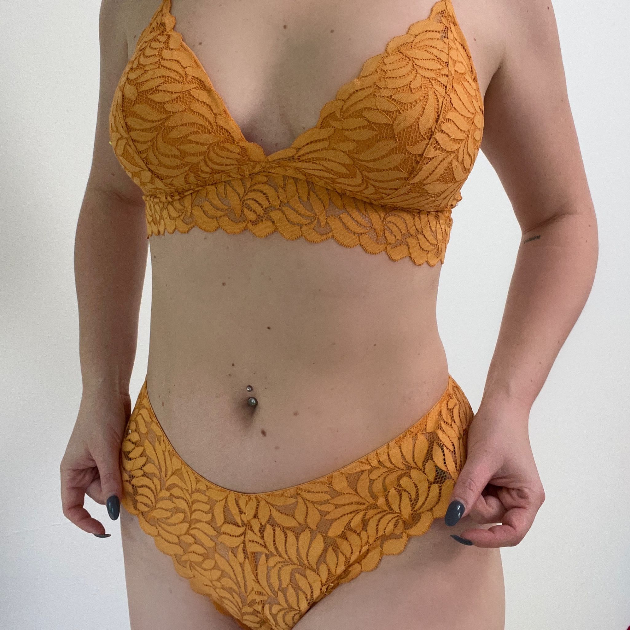 ORANGE LINGERIE SET WORN