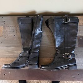 Worn Side Zipper Boots