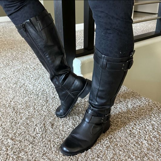 Worn Side Zipper Boots