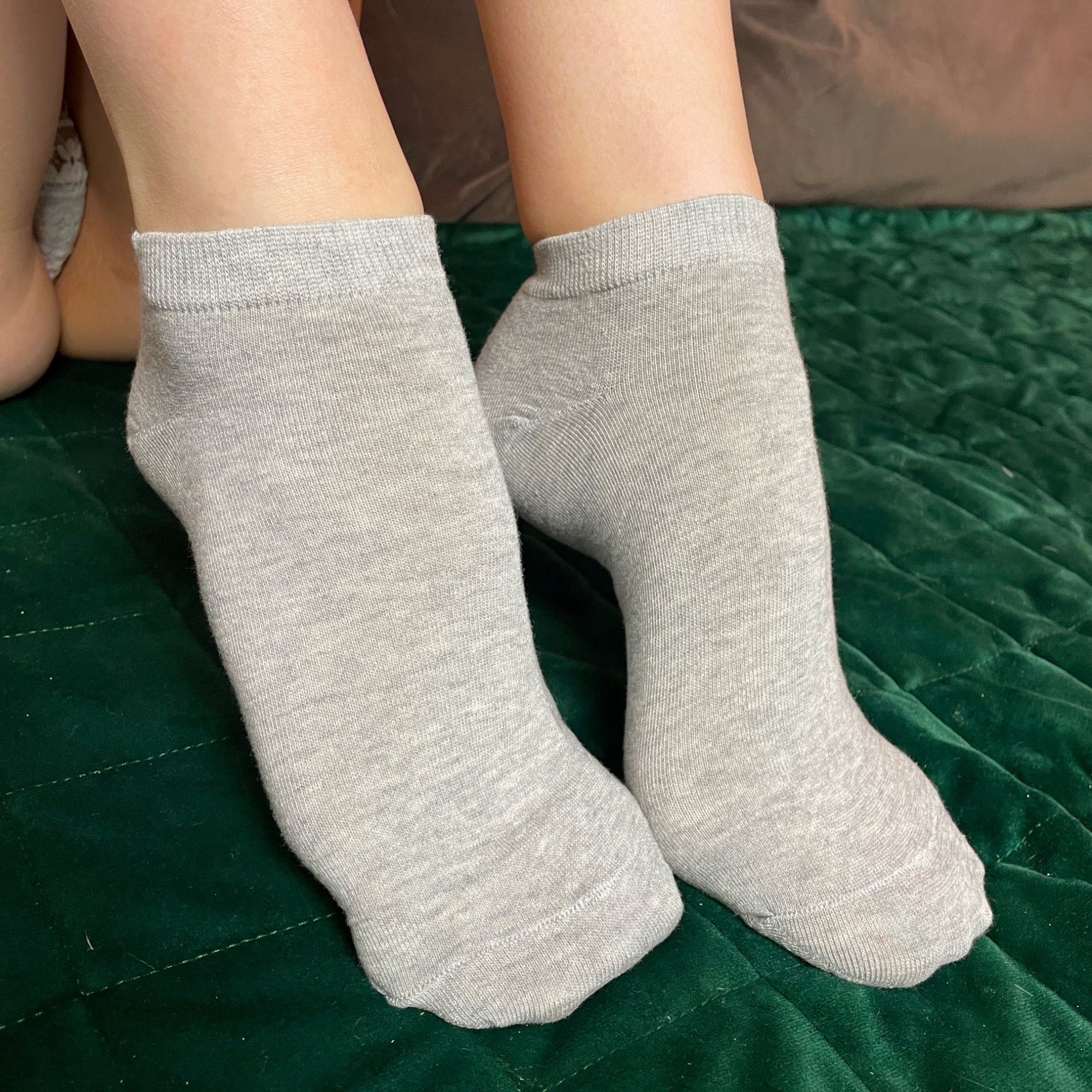 GREY SOCKS AND BONUS