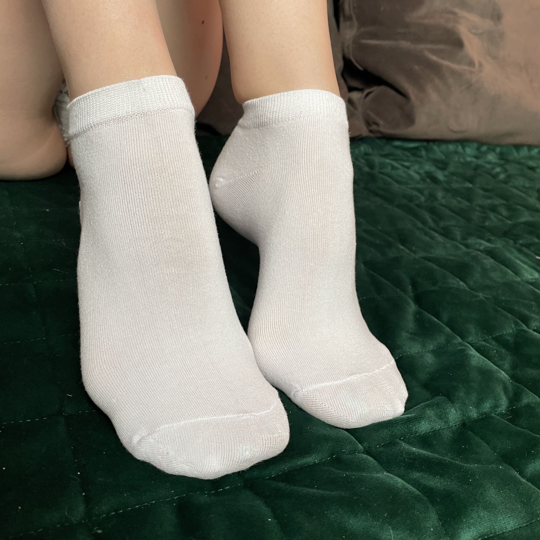 WHITE SOCKS AND BONUS