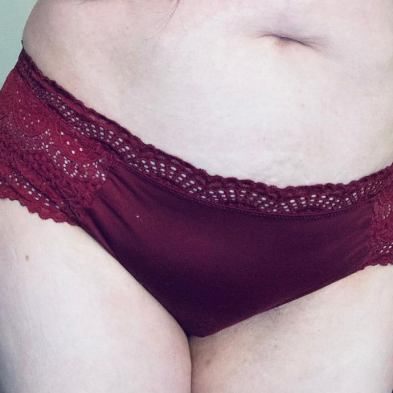 BERRY RED HIPSTER PANTY W LACE