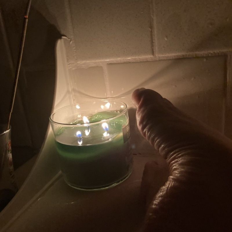 10 Pics Of My Sexy Legs And Dirty Peets In A Candle Lit Bath