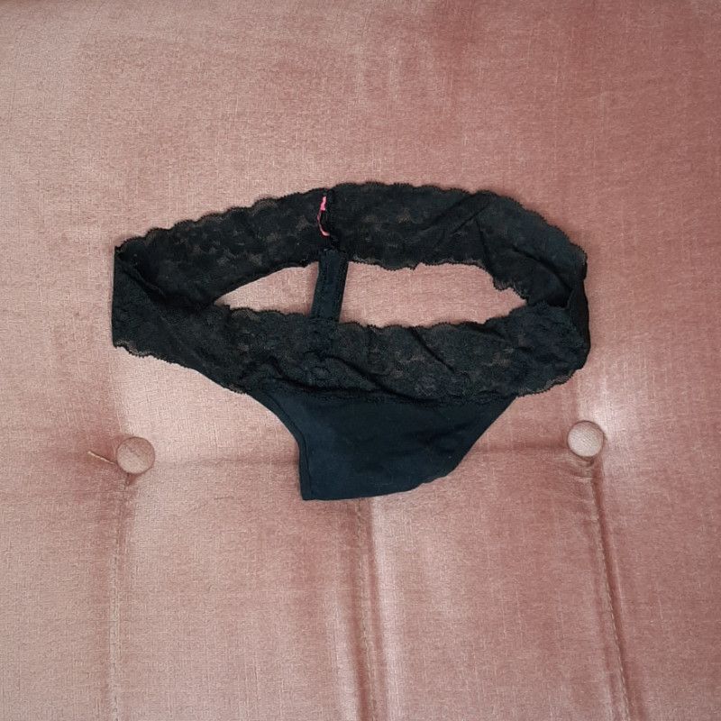 Black cotton and lace thong