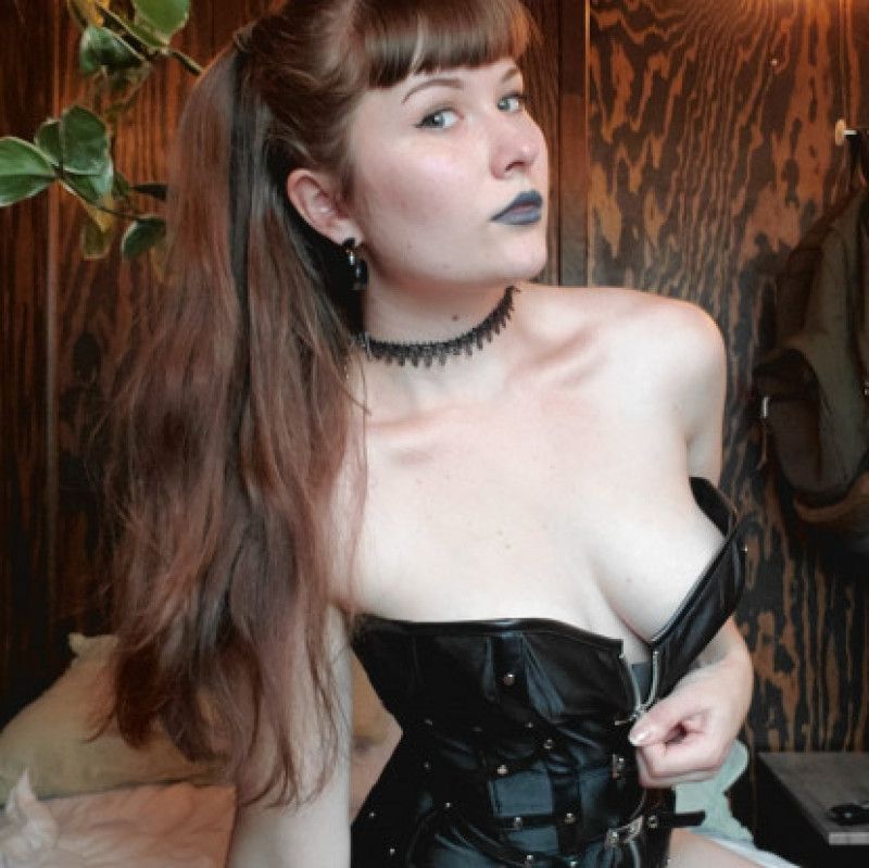 big titty goth gf photoset