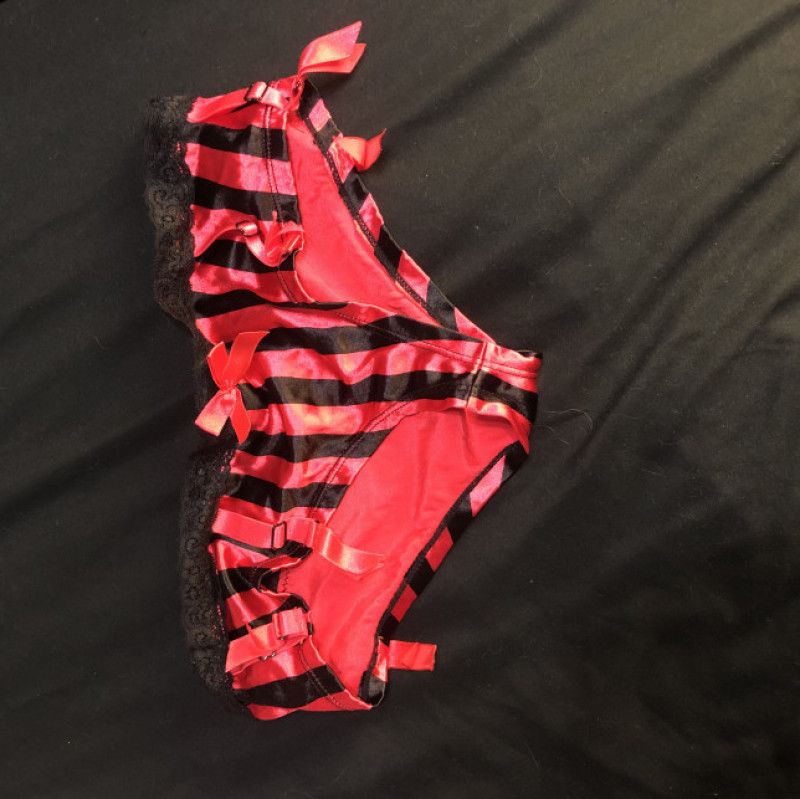 BLACK AND RED STRIPED GARTER PANTIES