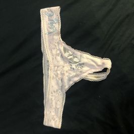 VICTORIA SECRET LACE THONG