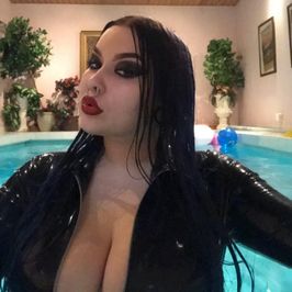 Sexy gothic latex pool photoset!