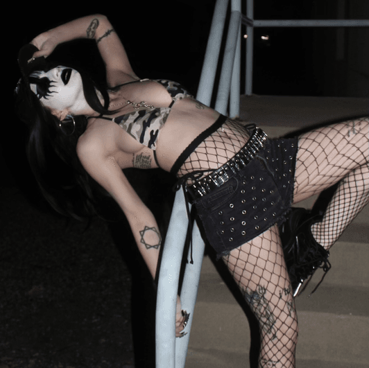 Sexy Goth Girl Photoset