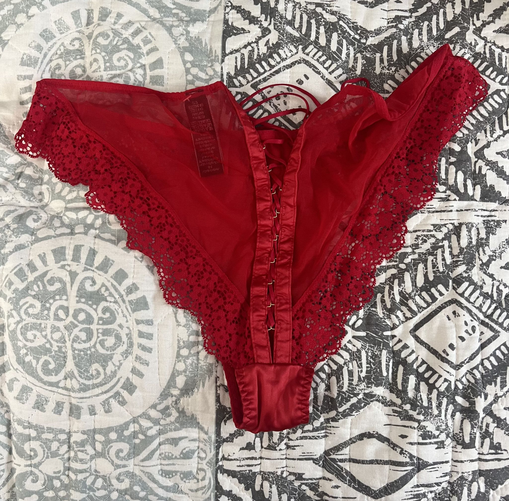 RED PANTY COMBINED WITH LACE AND COTTON