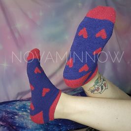 purple and red heart socks