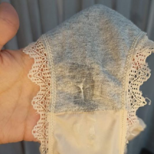 Lacetrimmed panties