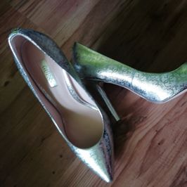 My used worn Guess high heels