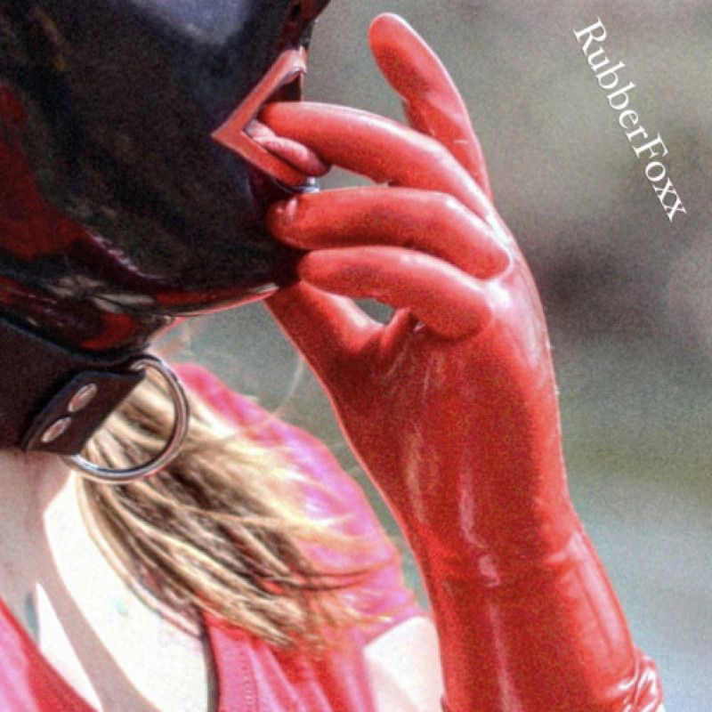 PHOTOSET: Latex Glove Sucking Custom