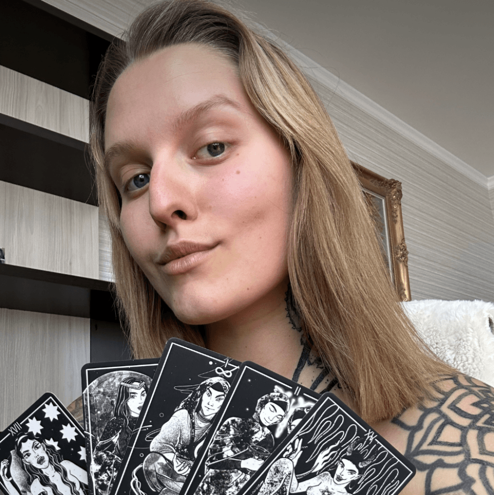 Naked tarot reading