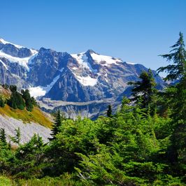 Nude photoset against the backdrop of beautiful mountains