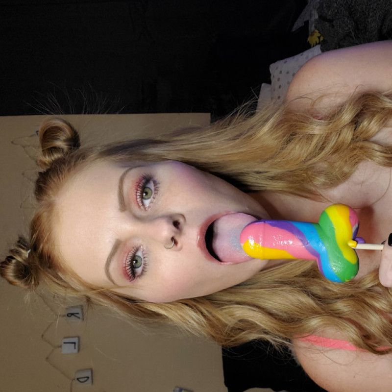 Lollipop sucking and pussy wide open