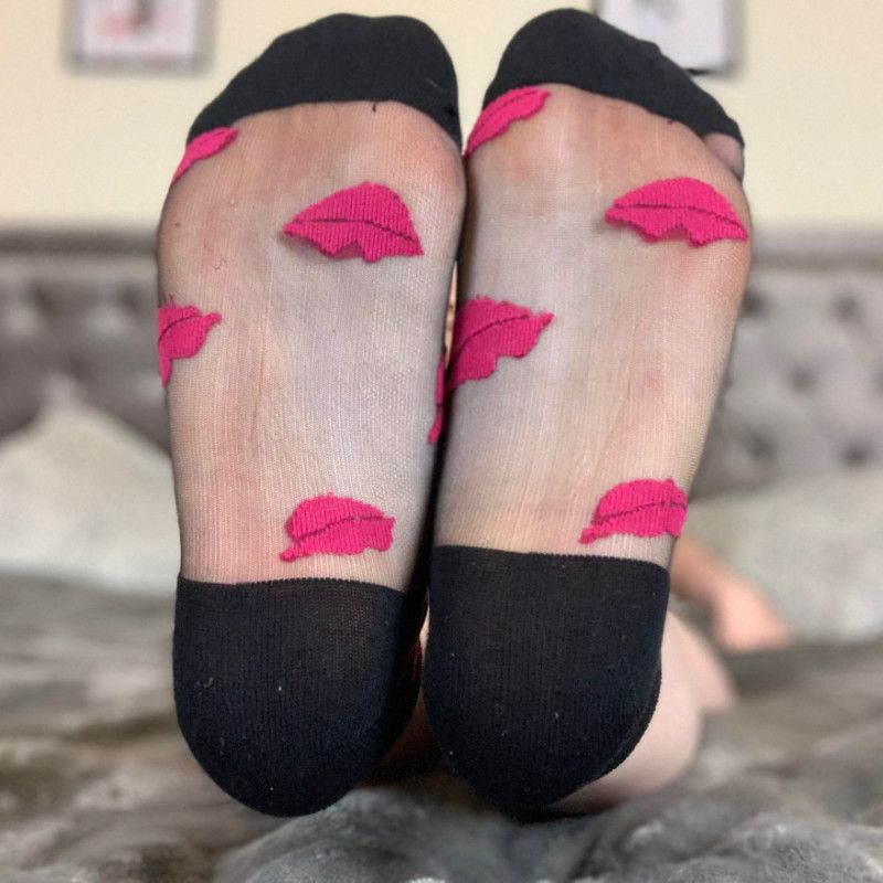 Worn Mesh Lipstick Ankle Socks