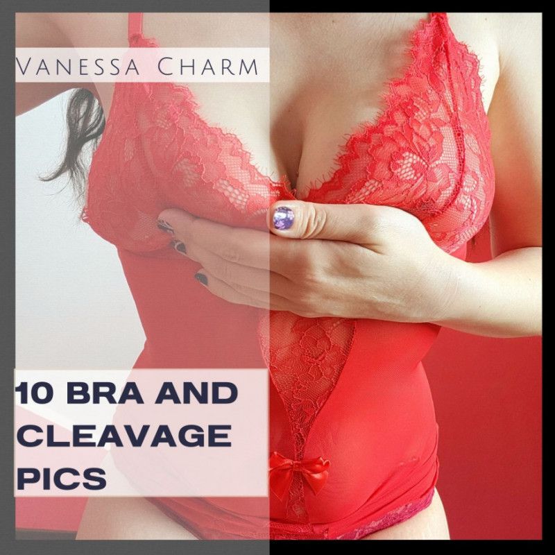 10 Bra and Cleavage sexy pics