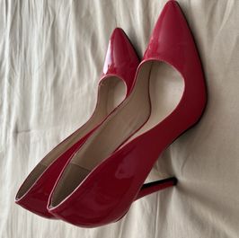 Red pumps