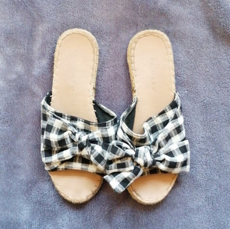 Very Worn Gingham Sandals