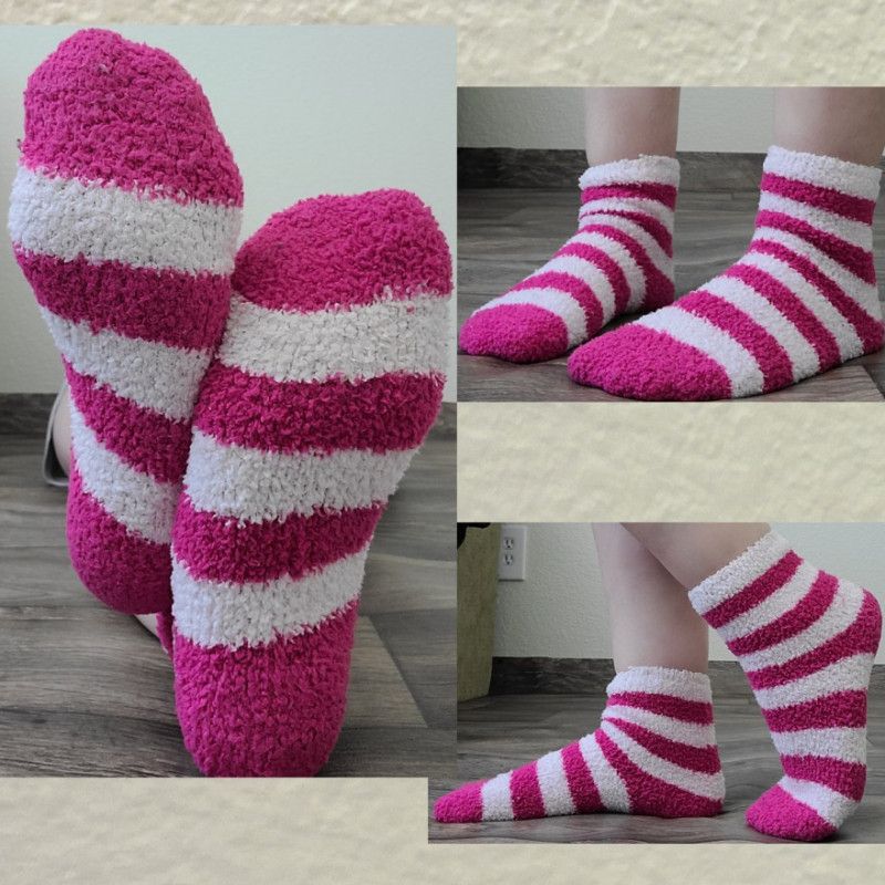 Light and dark pink fuzzy socks