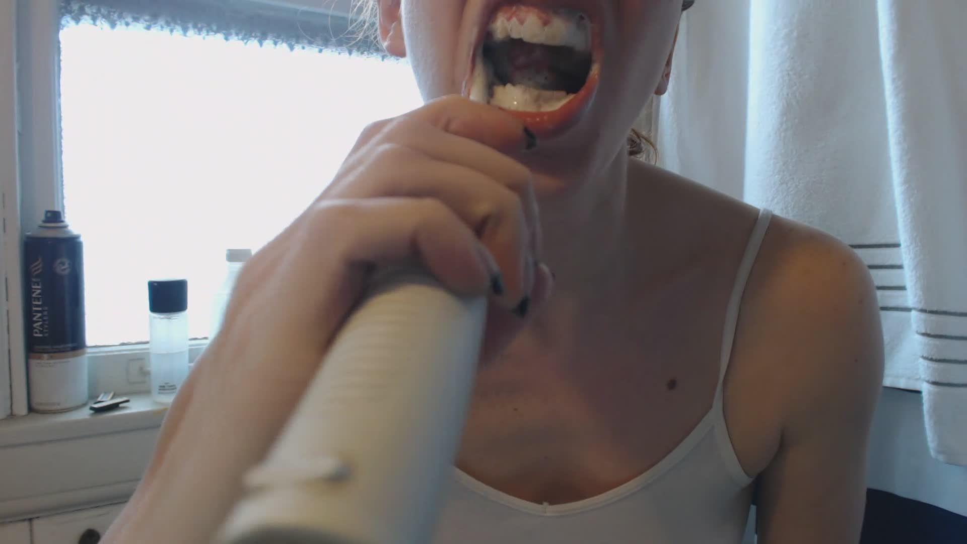 Sammy Brushes Her Teeth Spits