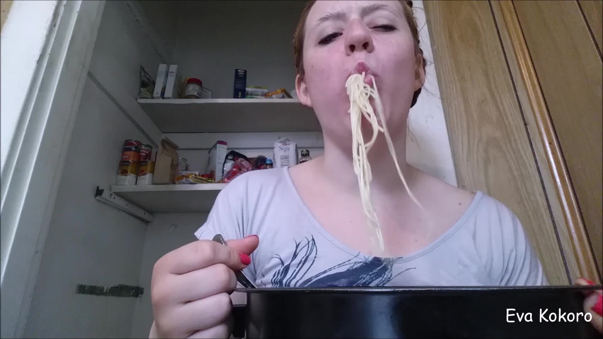 Eating a whole pan of pasta in under 5 m