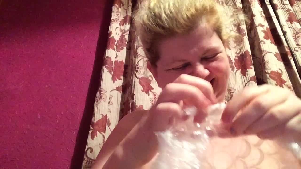 Bubble wrap crush stomp pop fetish BBW