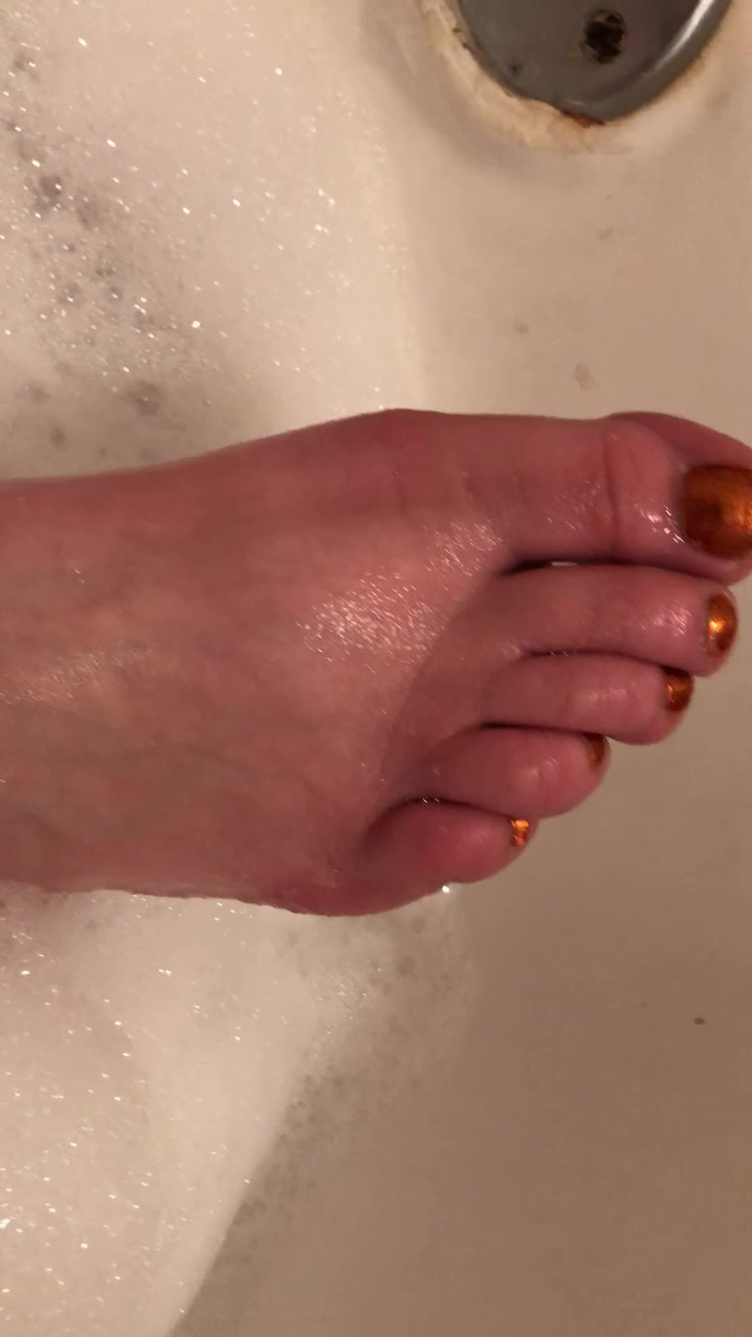 bubble bath feet