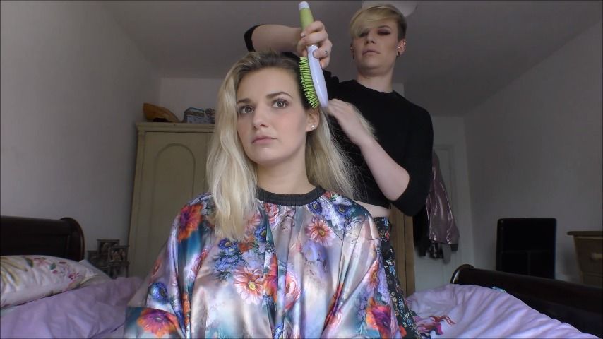 Alex and Dolly Hair Brushing With Capes