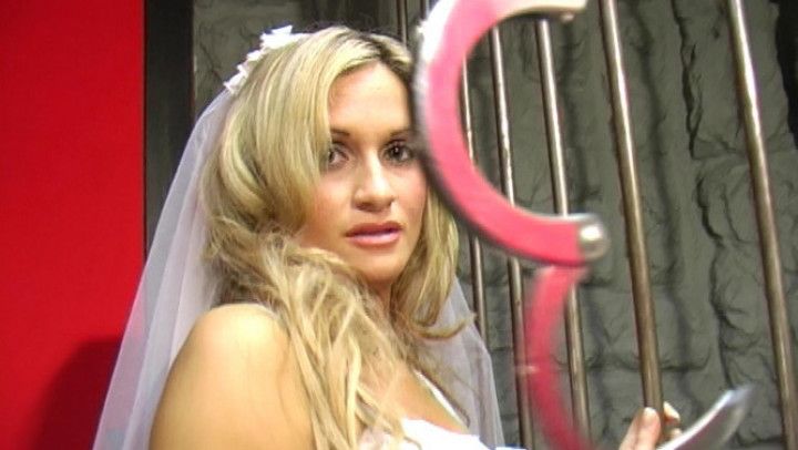 Sexy Bride Ellie Dungeon Damsel